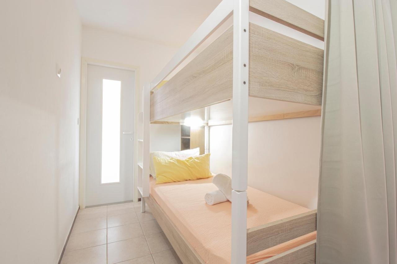 Galapagus Privat Beach & Boat Dock Apartment Метайна Екстериор снимка