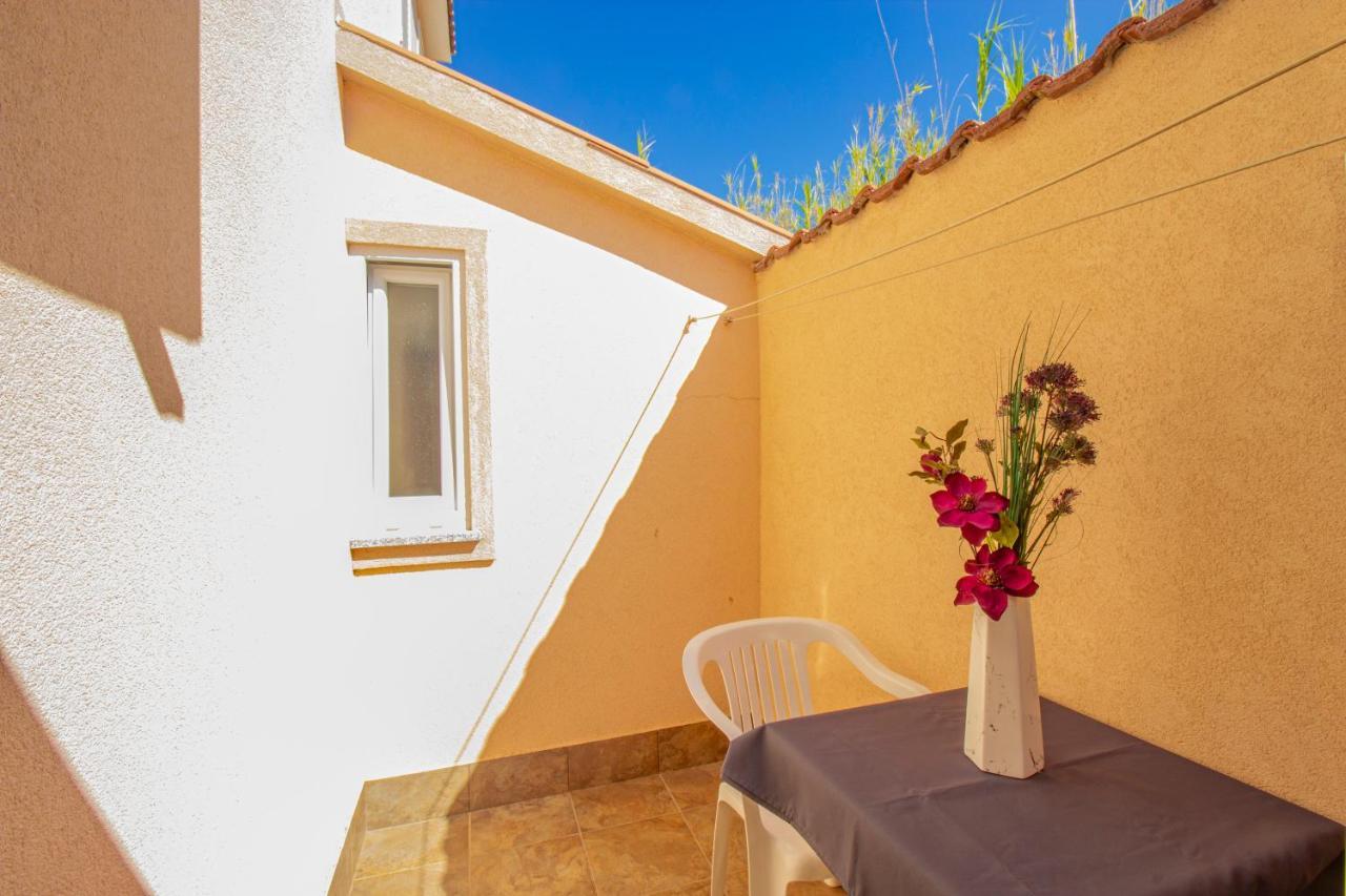 Galapagus Privat Beach & Boat Dock Apartment Метайна Екстериор снимка
