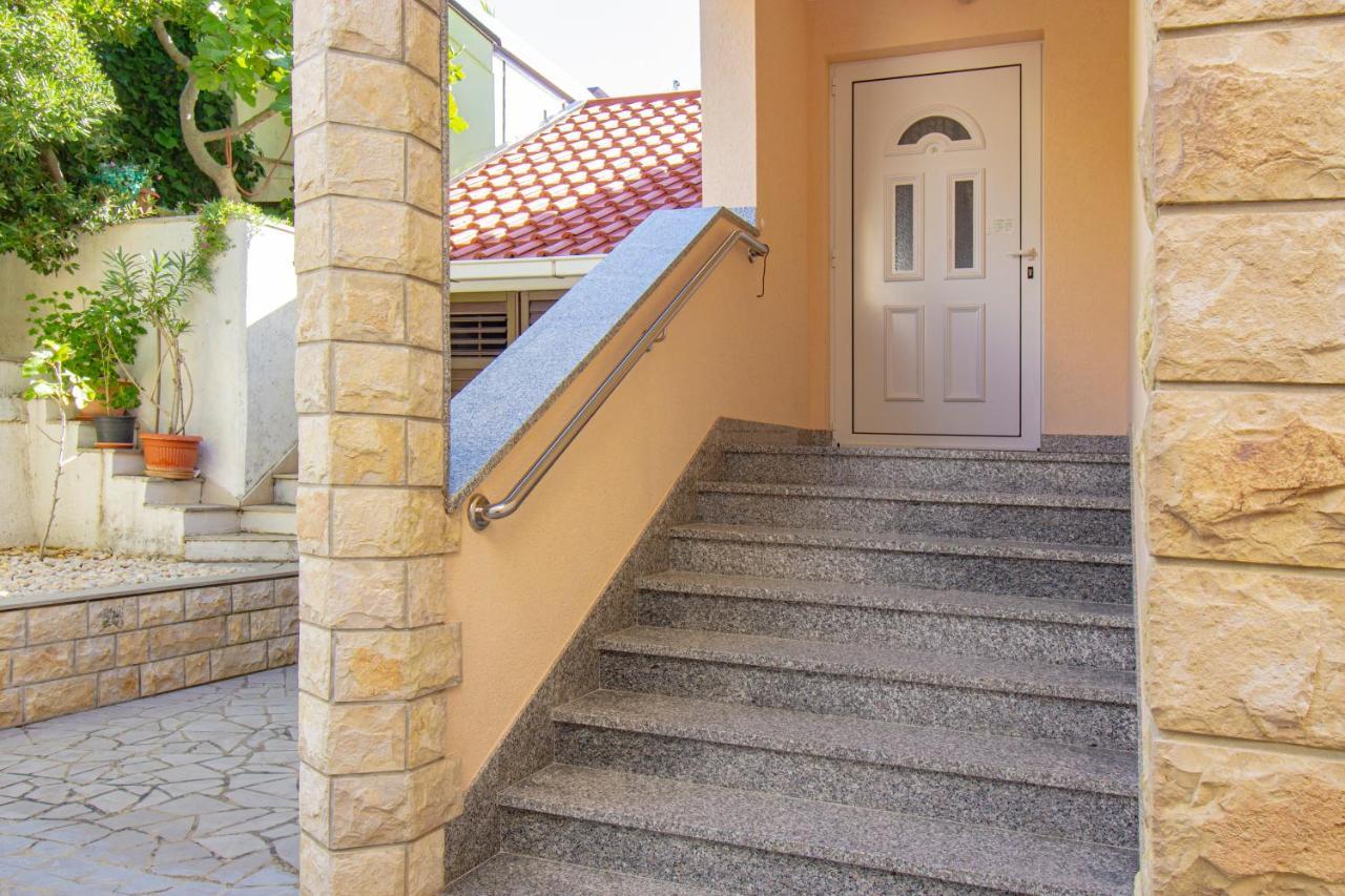 Galapagus Privat Beach & Boat Dock Apartment Метайна Екстериор снимка