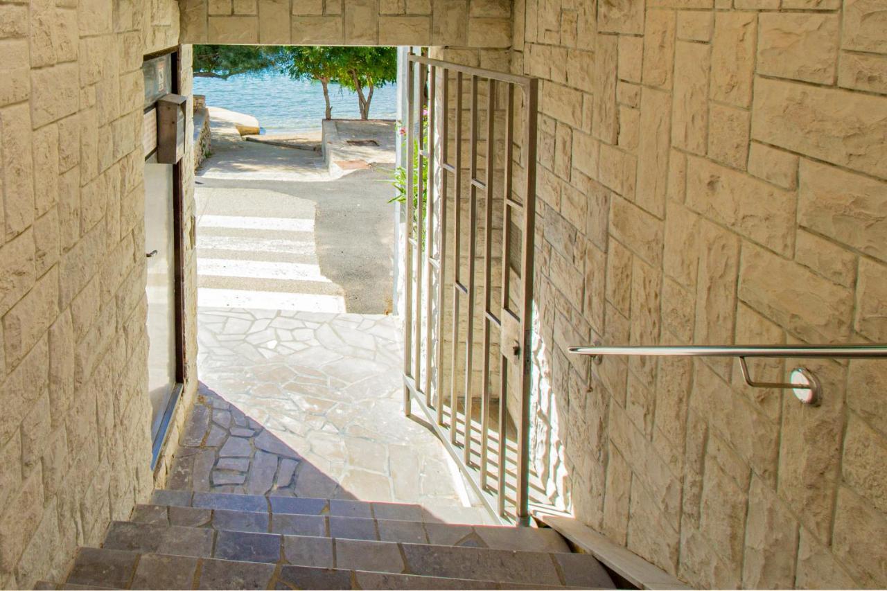 Galapagus Privat Beach & Boat Dock Apartment Метайна Екстериор снимка
