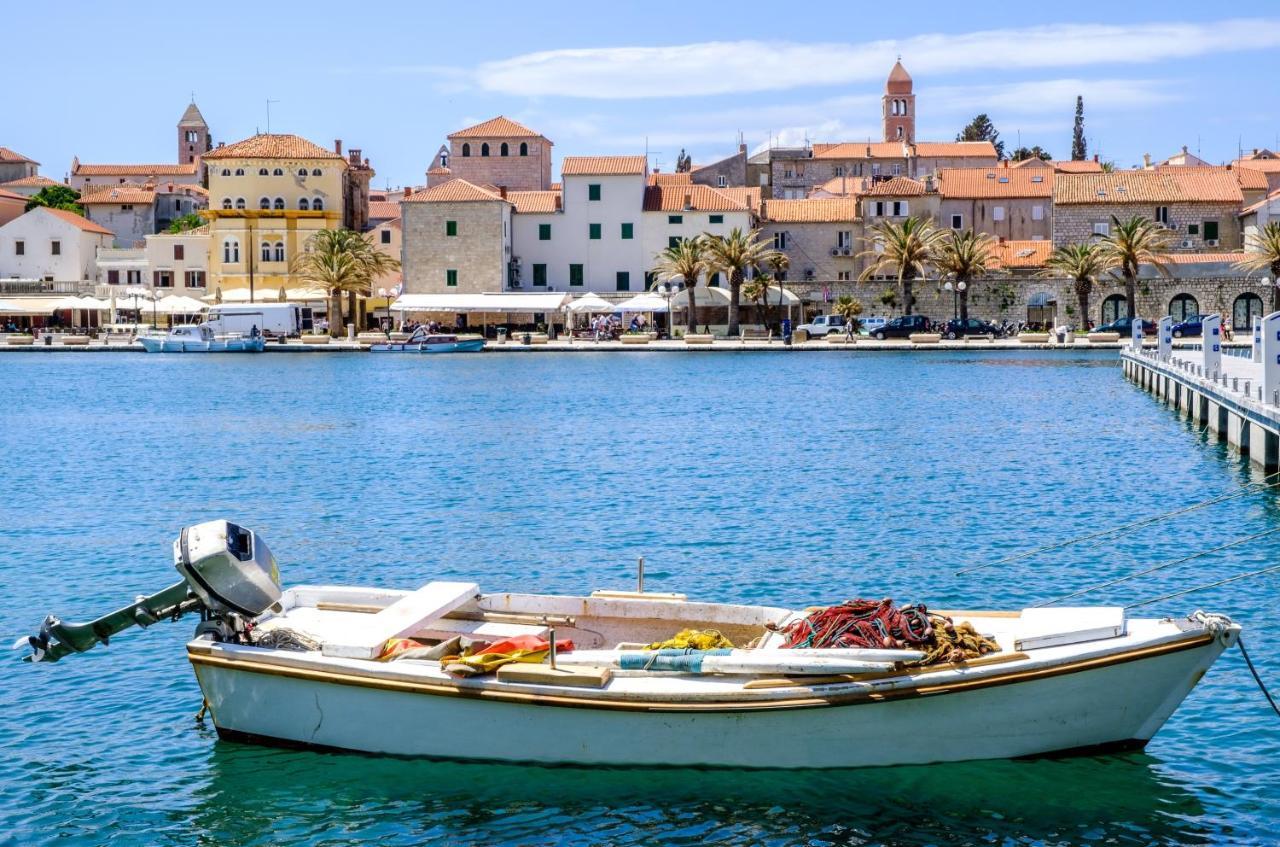 Galapagus Privat Beach & Boat Dock Apartment Метайна Екстериор снимка